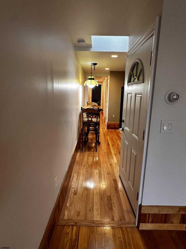 1109 Arctic Ave - Photo 4 of 13