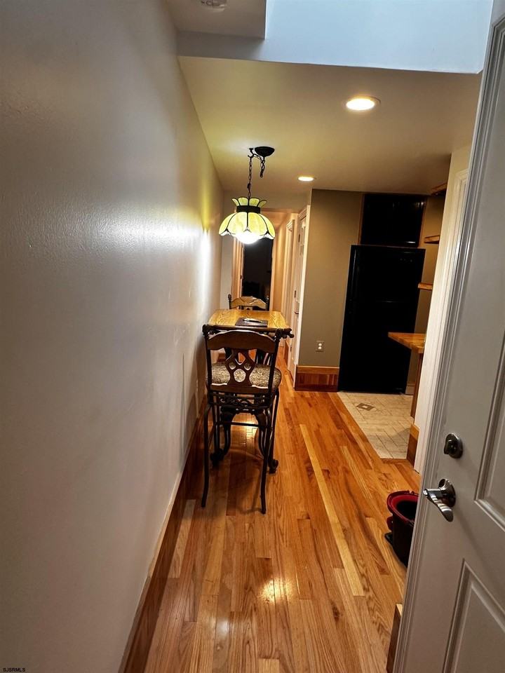 1109 Arctic Ave - Photo 5 of 13