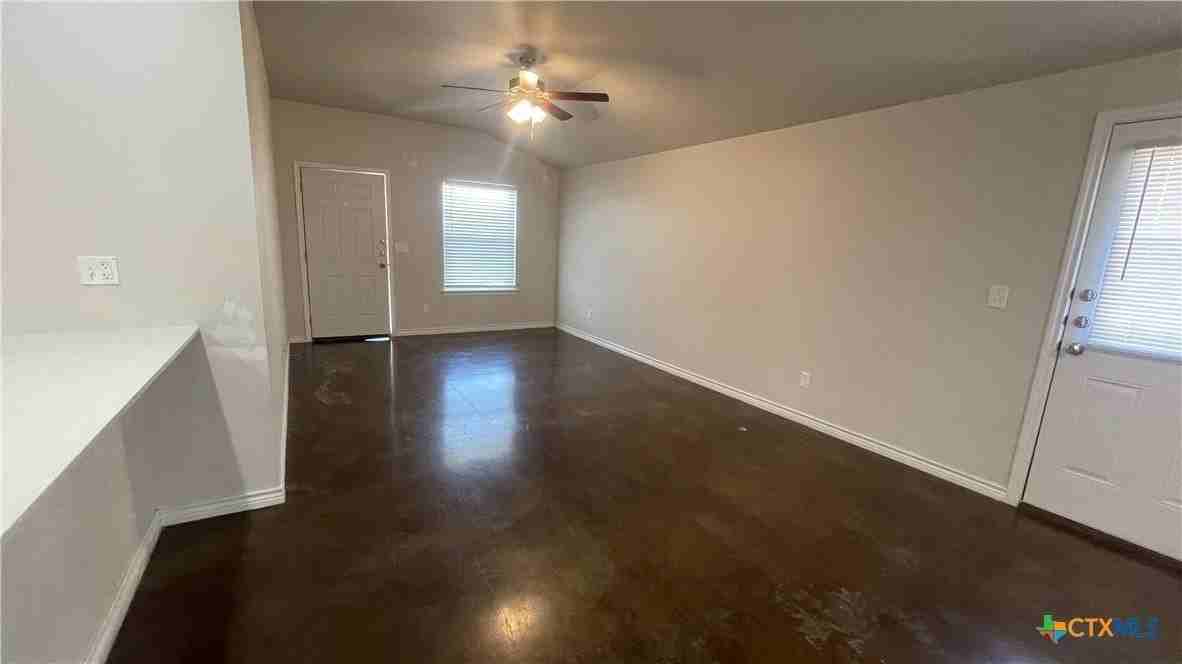 202 Lowes Blvd Unit A - Photo 3 of 33