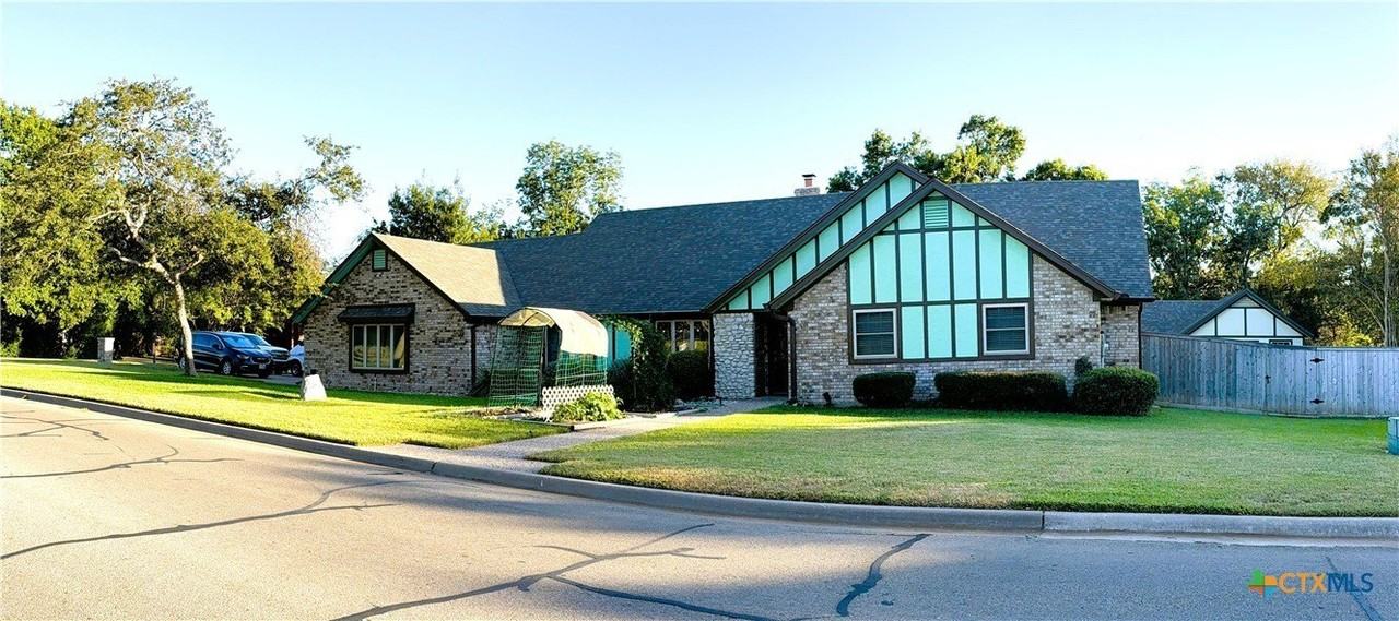 3117 Kensington Ct - Photo 2 of 47