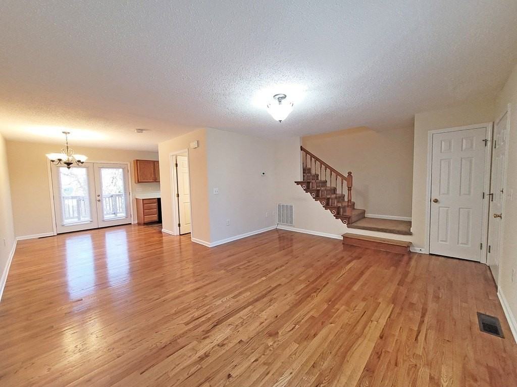 807 Edgemont North St Ne Apt B - Photo 2 of 16