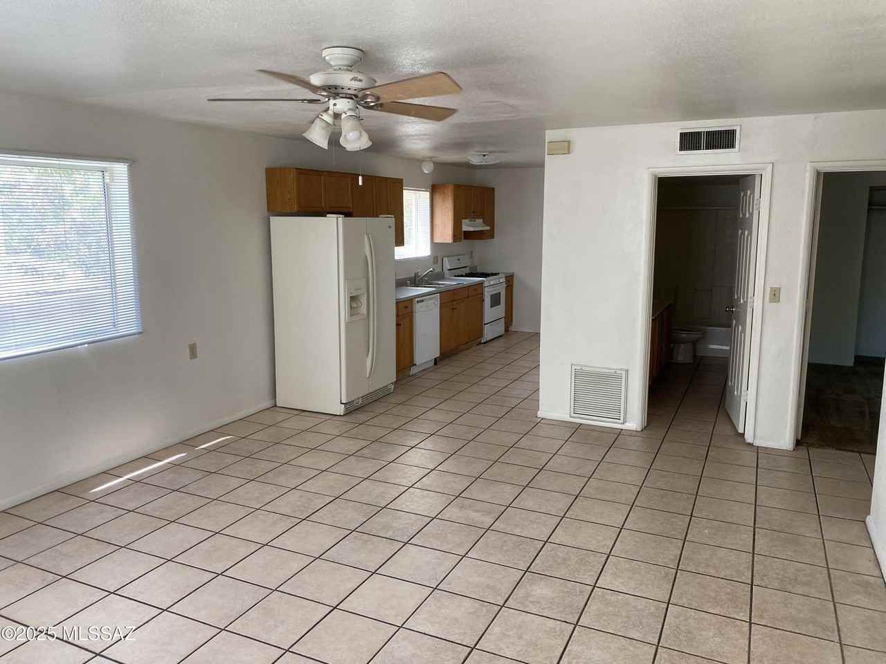 1010 E Elm St Unit 3 - Photo 4 of 14