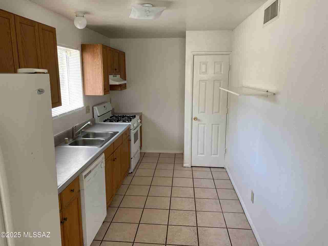 1010 E Elm St Unit 3 - Photo 5 of 14