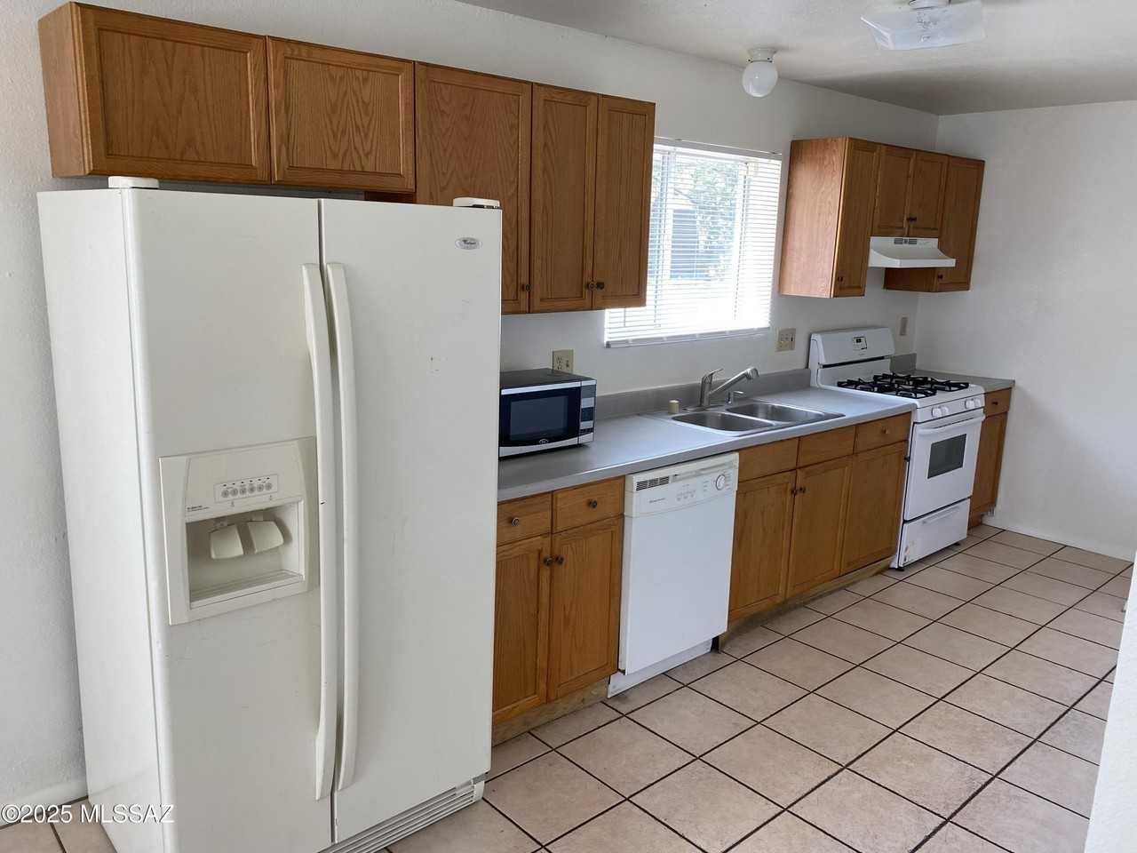 1010 E Elm St Unit 3 - Photo 6 of 14