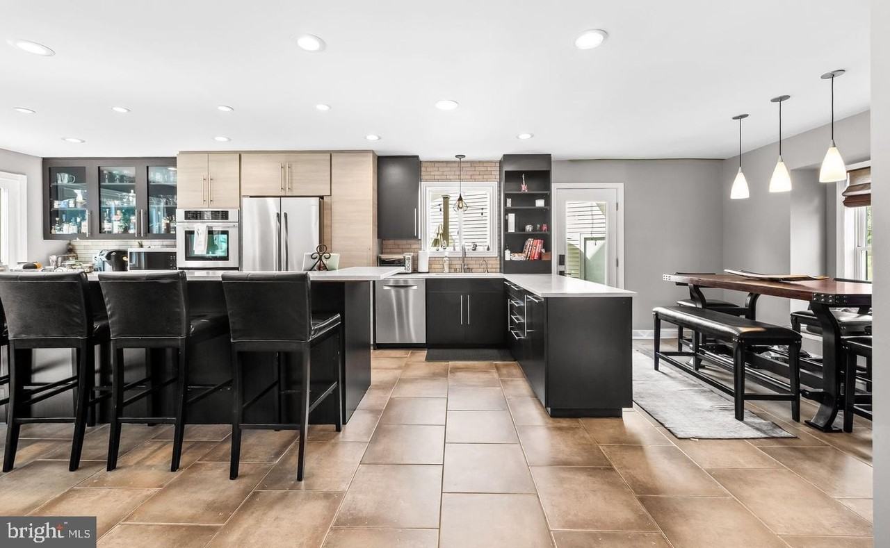 6 Hounds Hollow Ct - Photo 2 of 45