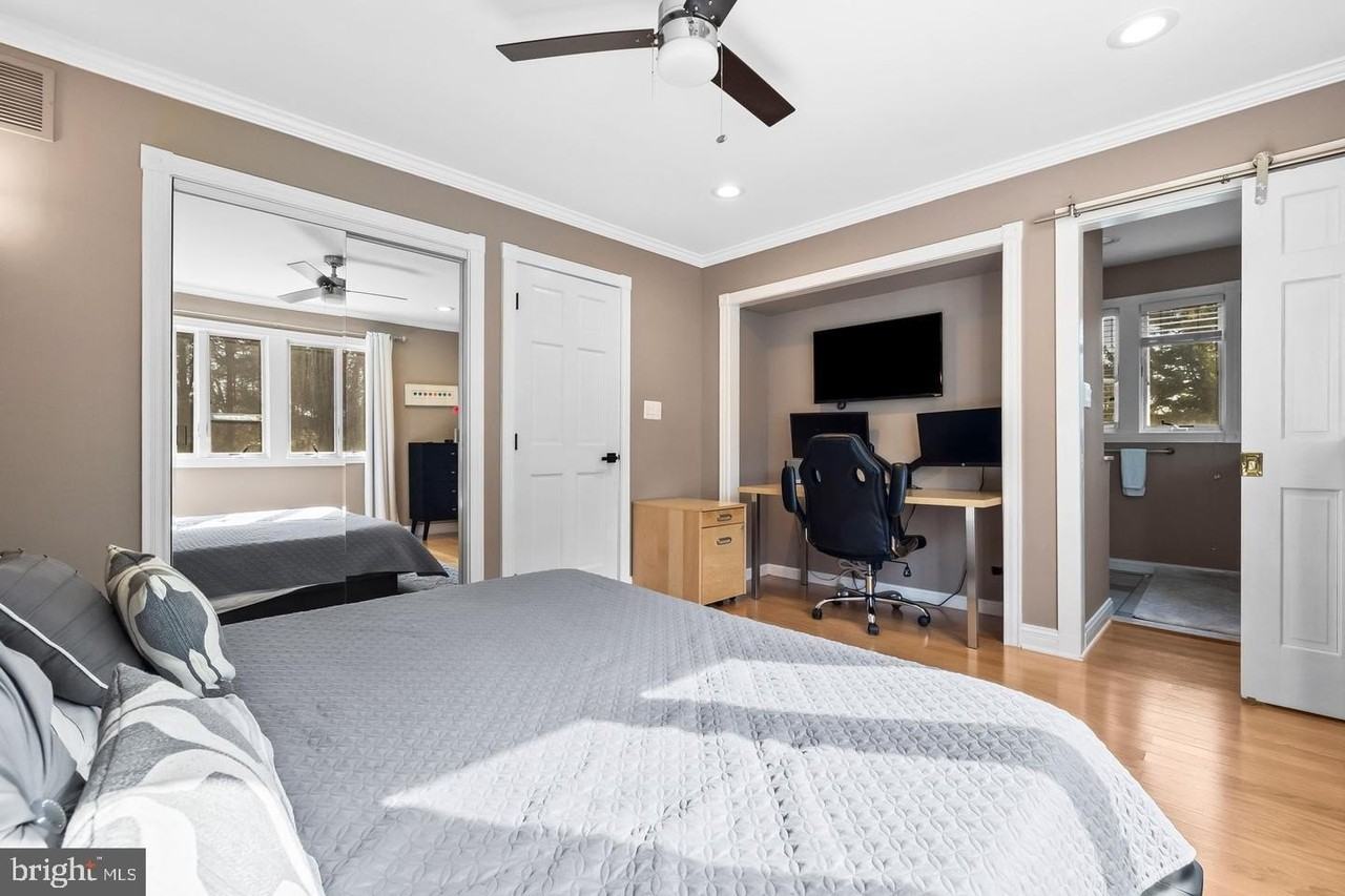 6 Hounds Hollow Ct - Photo 3 of 45