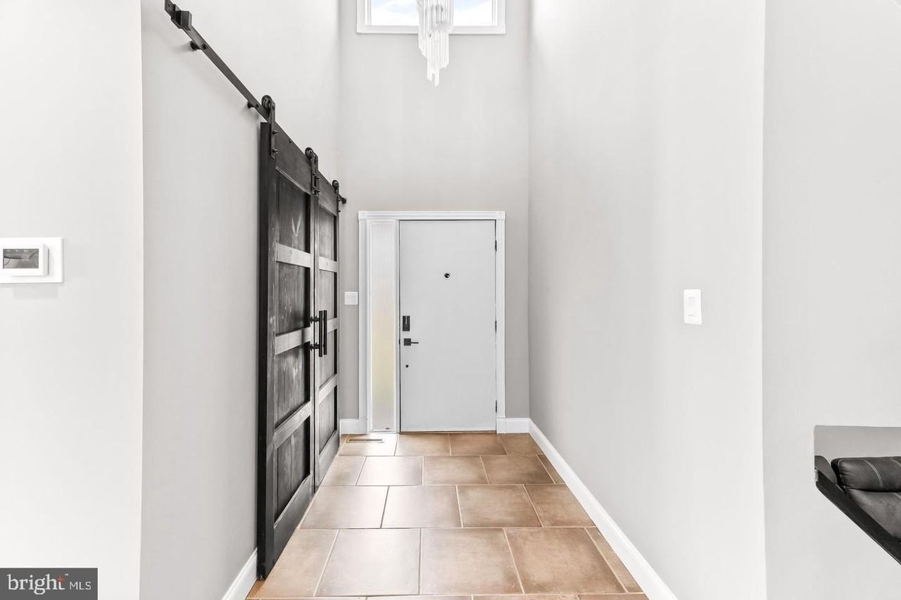 6 Hounds Hollow Ct - Photo 4 of 45