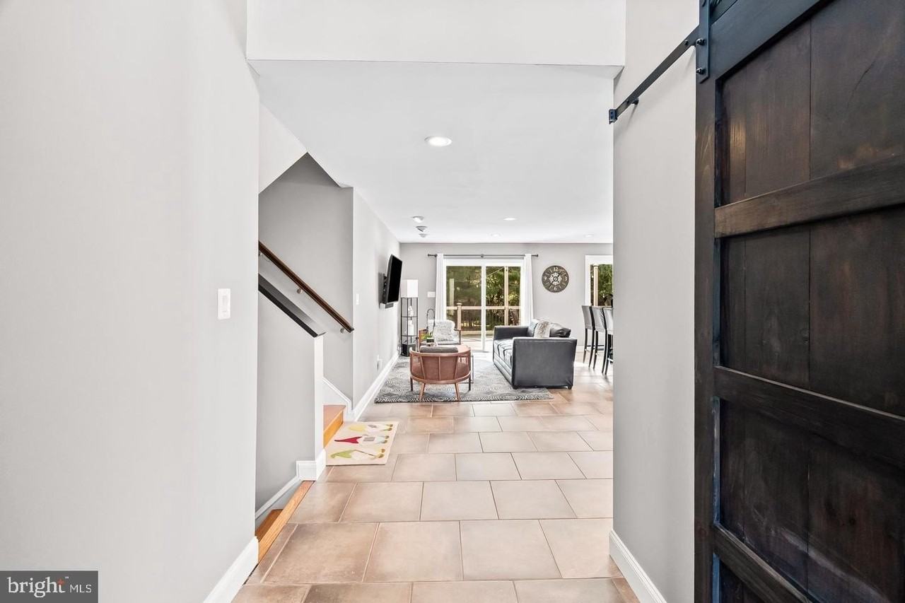 6 Hounds Hollow Ct - Photo 5 of 45