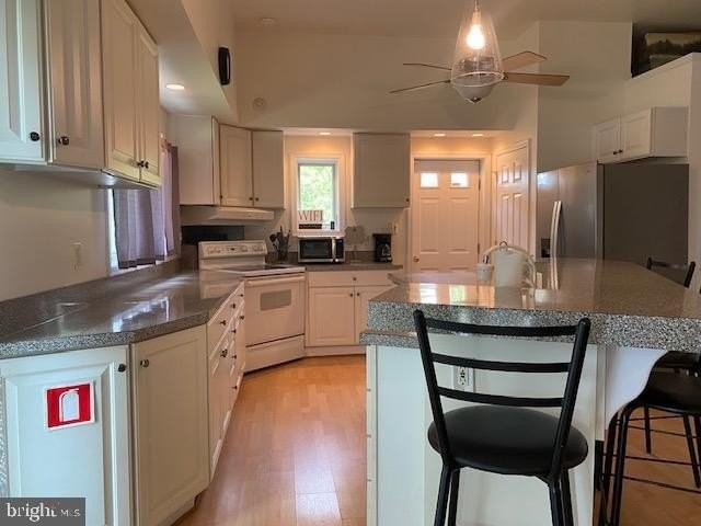 1420 Riverside Dr - Photo 6 of 39