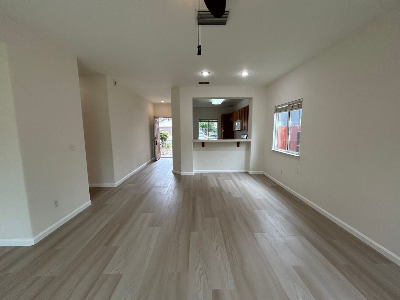 2541 Carnival Dr - Photo 3 of 28