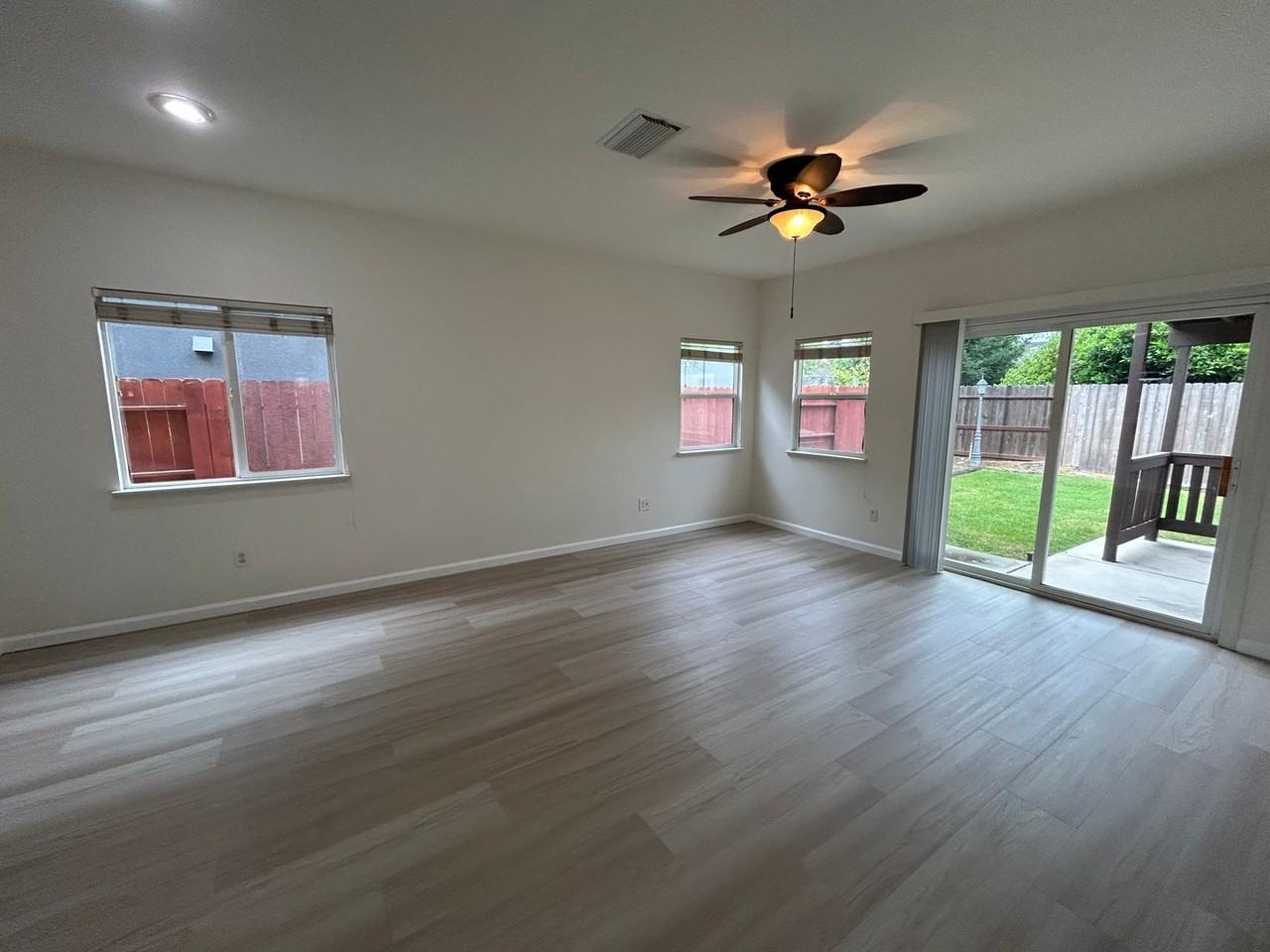 2541 Carnival Dr - Photo 4 of 28