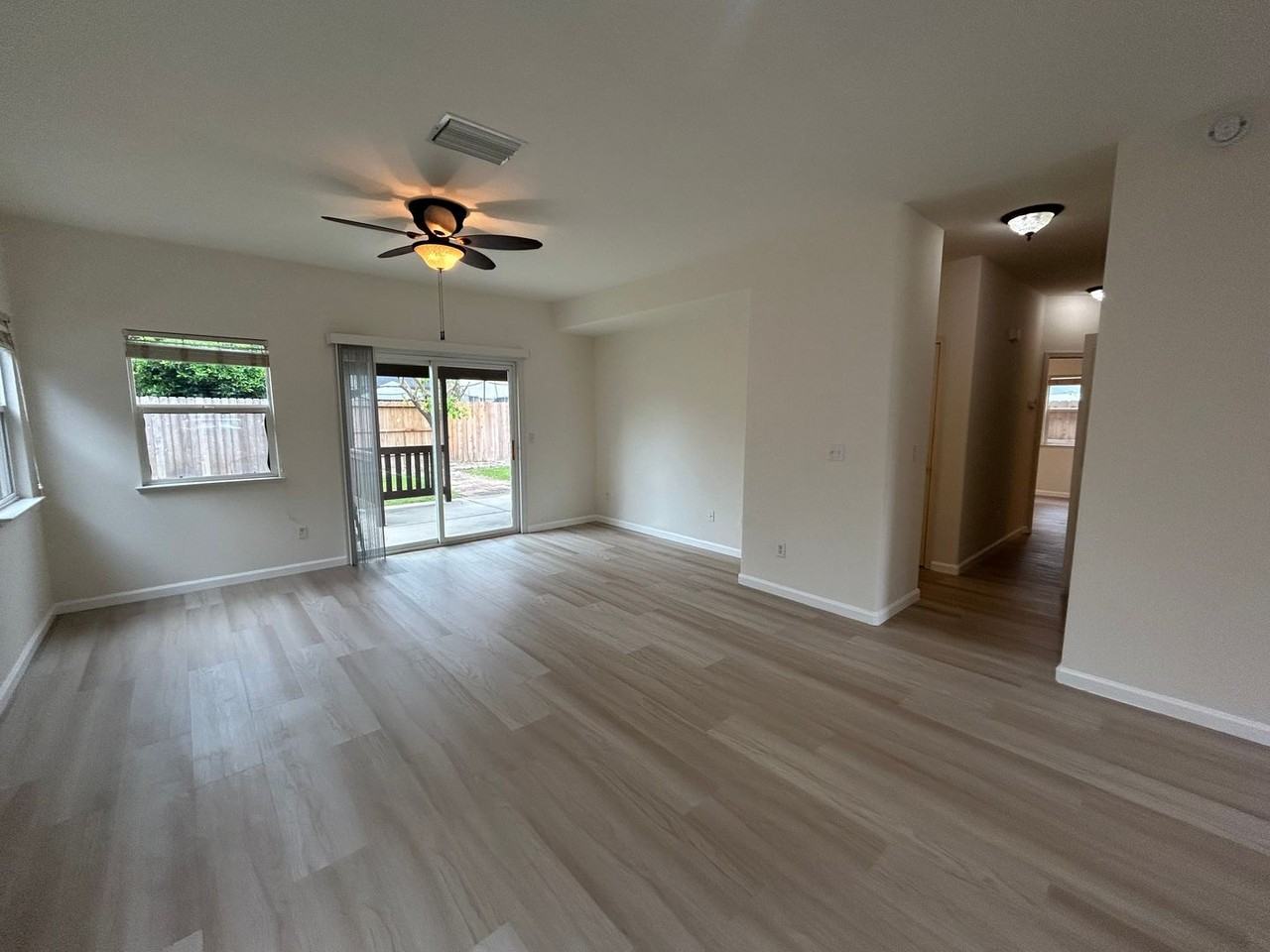 2541 Carnival Dr - Photo 5 of 28