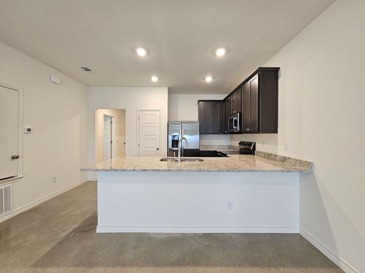 1227 Concord Dr - Photo 4 of 22