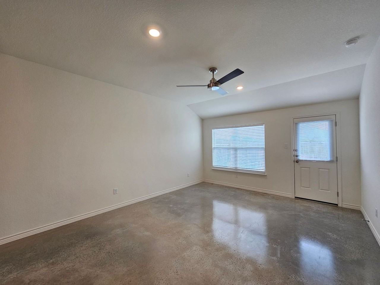 1227 Concord Dr - Photo 5 of 22