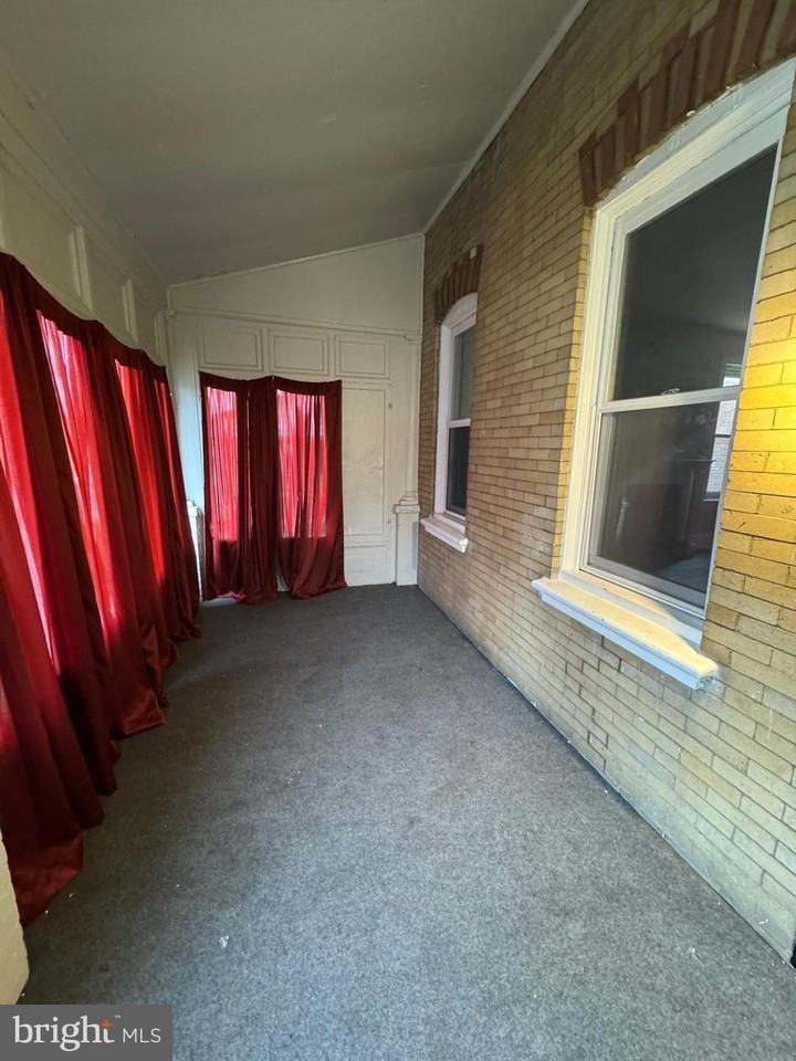 533 Buttonwood St - Photo 2 of 14