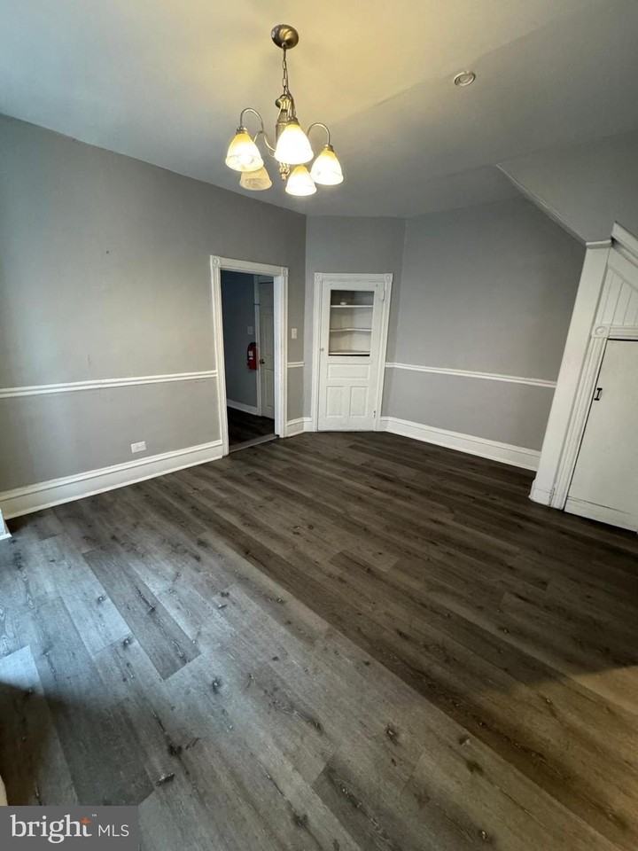 533 Buttonwood St - Photo 4 of 14