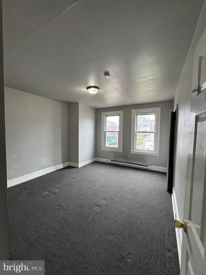 533 Buttonwood St - Photo 7 of 14