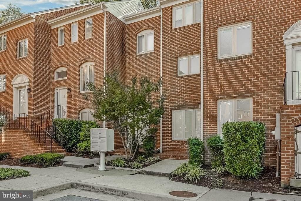 1809 N Uhle St Unit 1 - Photo 2 of 35