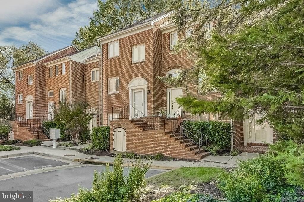 1809 N Uhle St Unit 1 - Photo 3 of 35