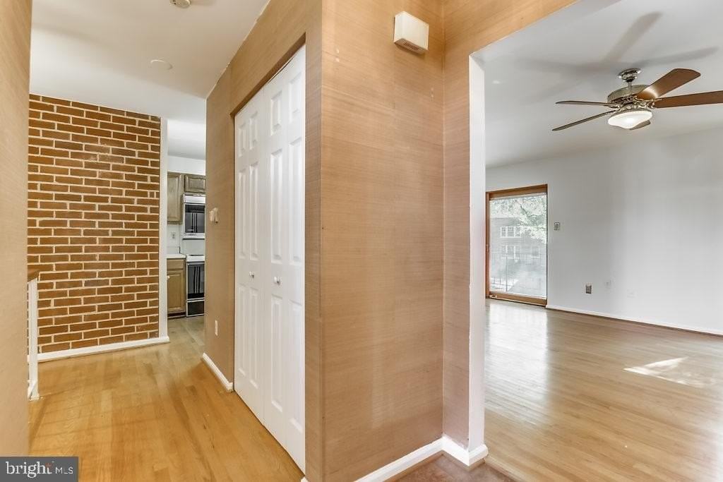 1809 N Uhle St Unit 1 - Photo 6 of 35