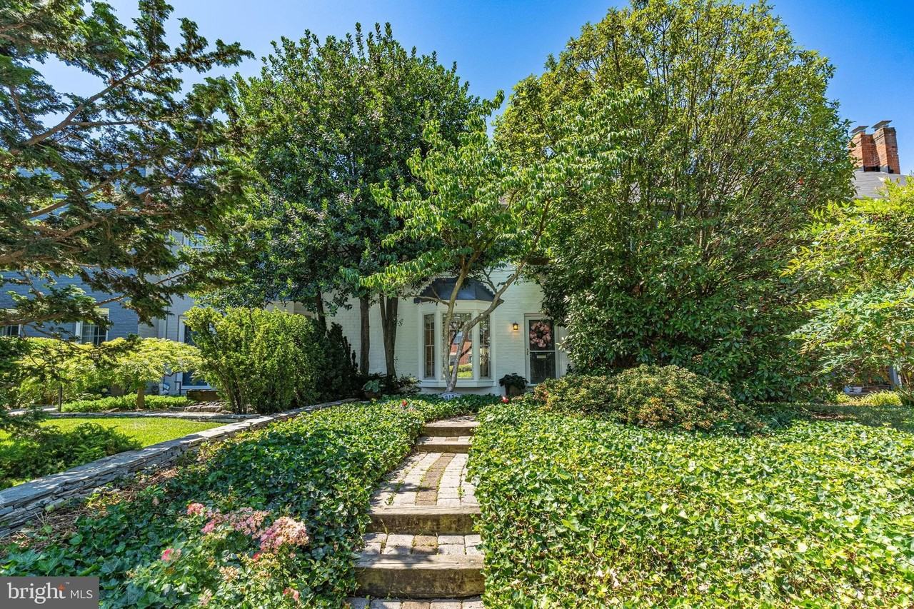 912 Green St - Photo 2 of 39