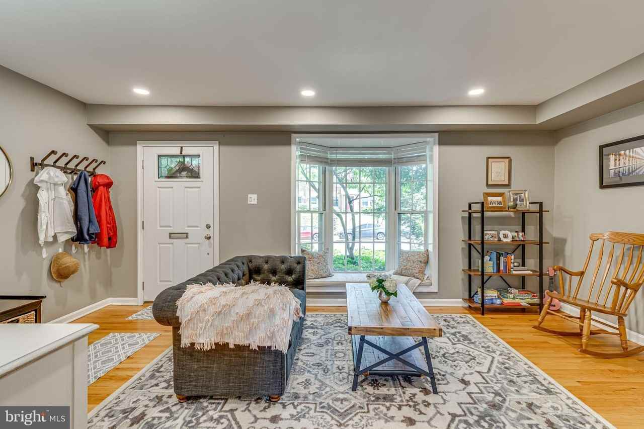 912 Green St - Photo 4 of 39