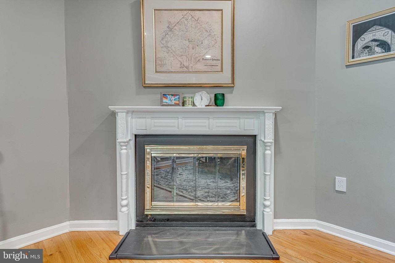 912 Green St - Photo 6 of 39