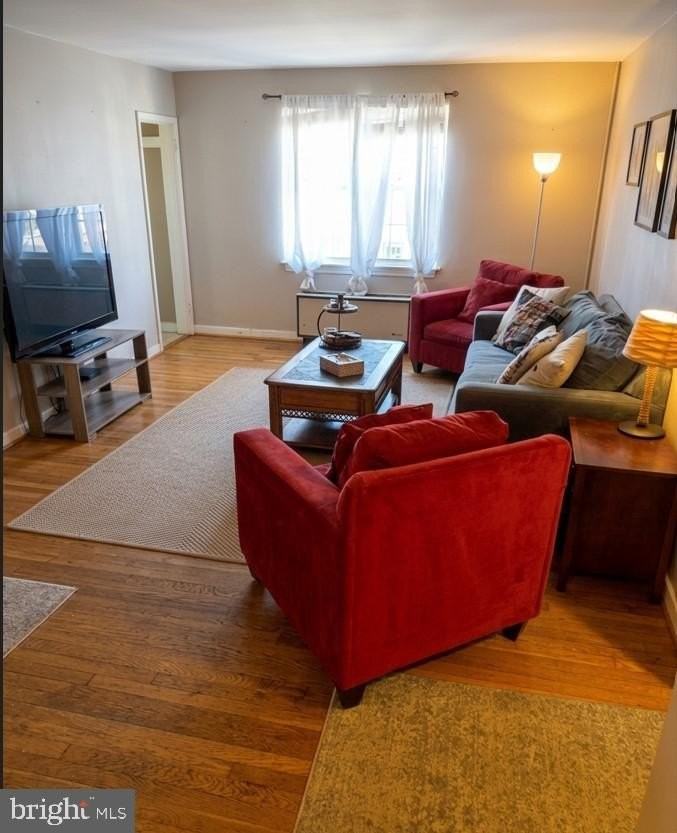 19 Auburn Ct Apt B - Photo 2 of 8