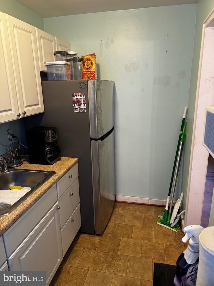 19 Auburn Ct Apt B - Photo 5 of 8