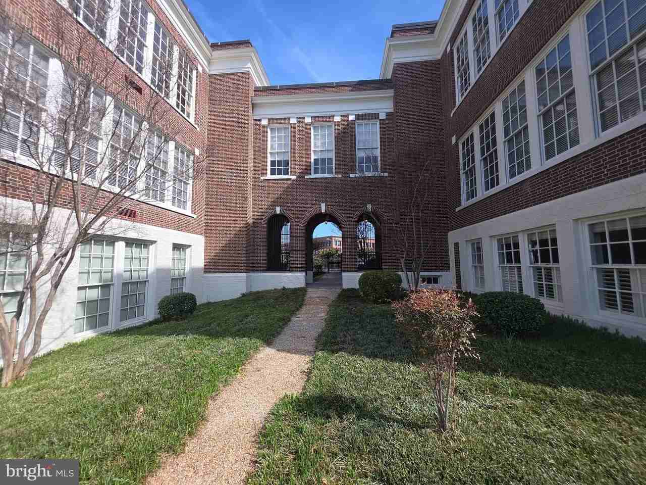 900 Barton St #106 - Photo 2 of 16