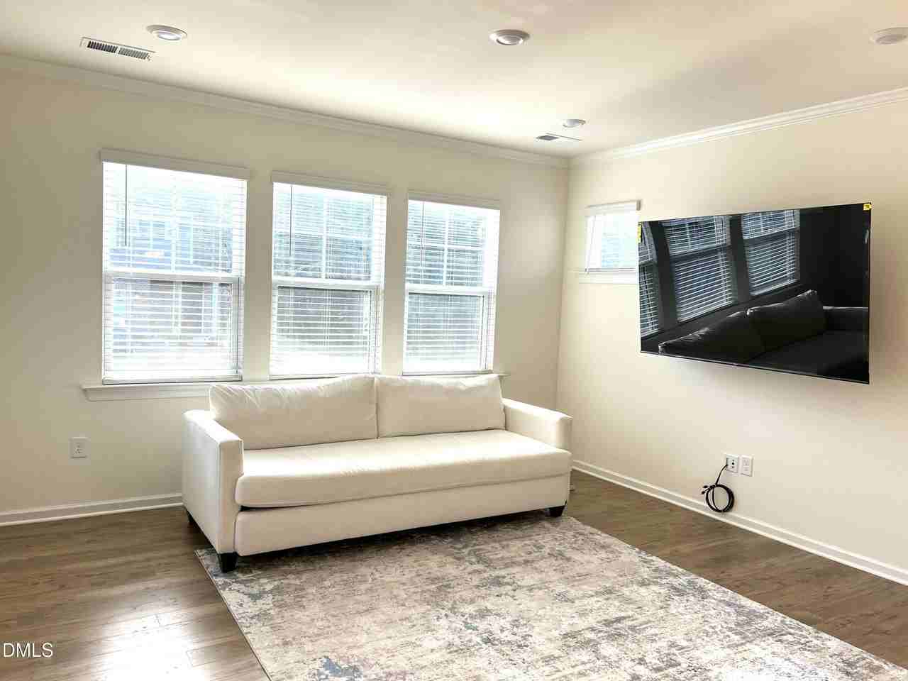 2506 Hutch Ln - Photo 2 of 31