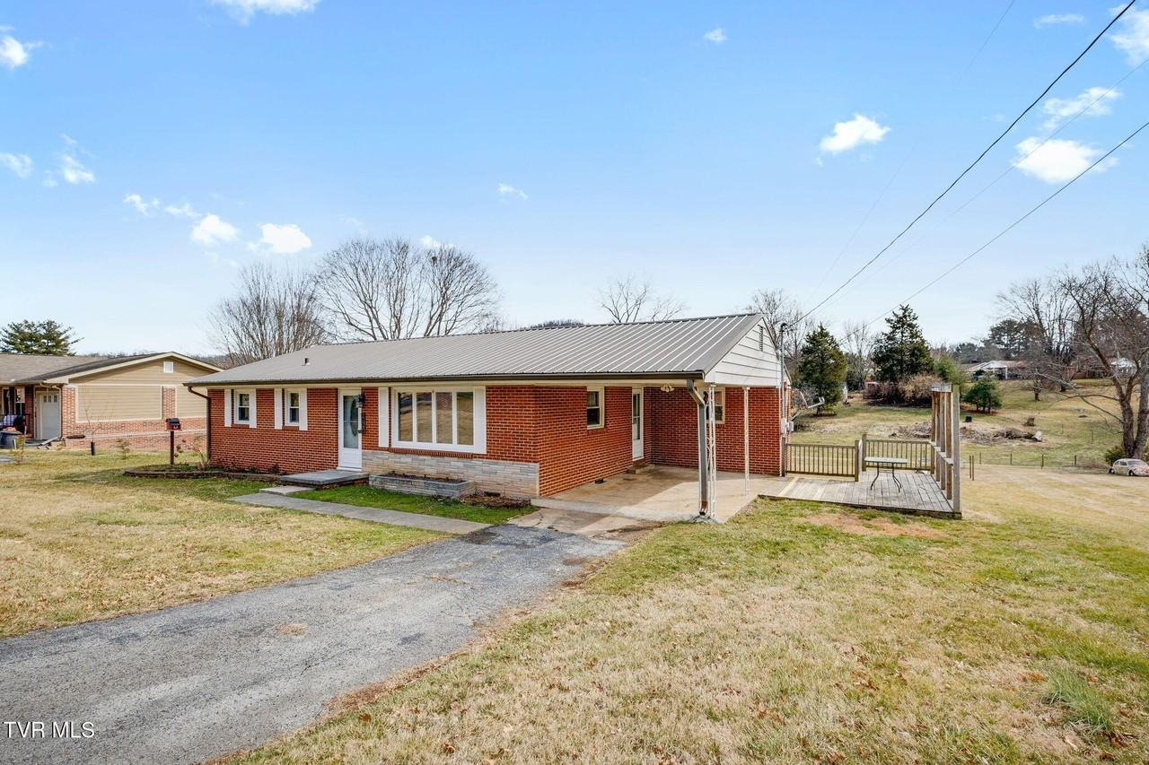 606 Pine Ridge Rd - Photo 2 of 25