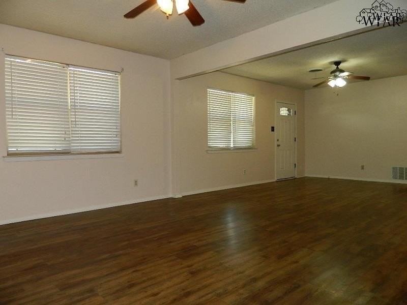 2819 Montgomery Pl - Photo 3 of 14