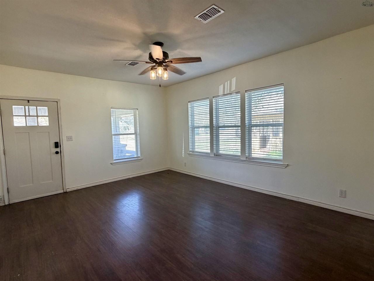 2309 Grant St - Photo 2 of 11