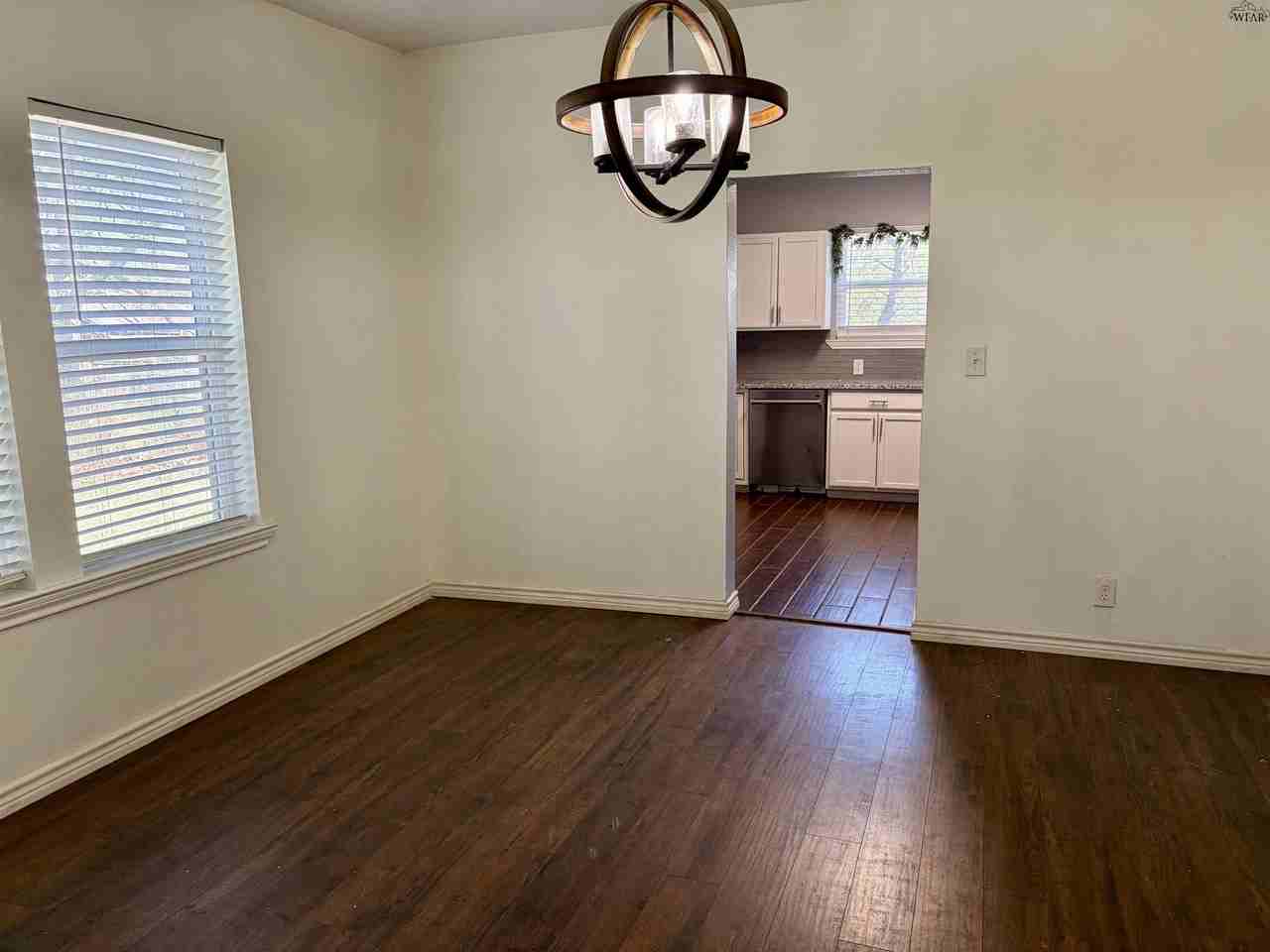 2309 Grant St - Photo 3 of 11