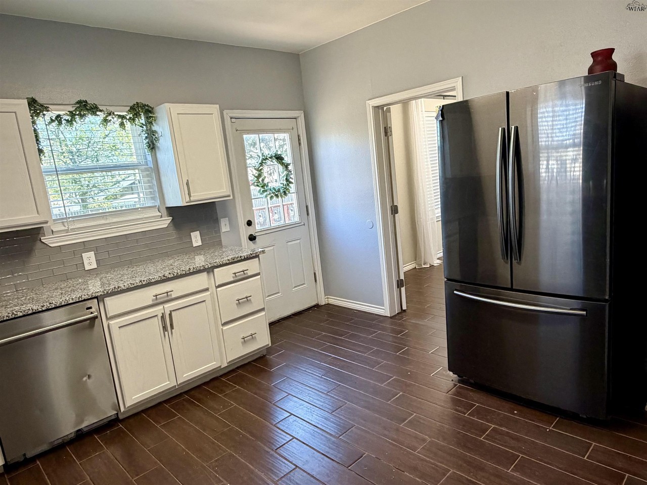 2309 Grant St - Photo 5 of 11