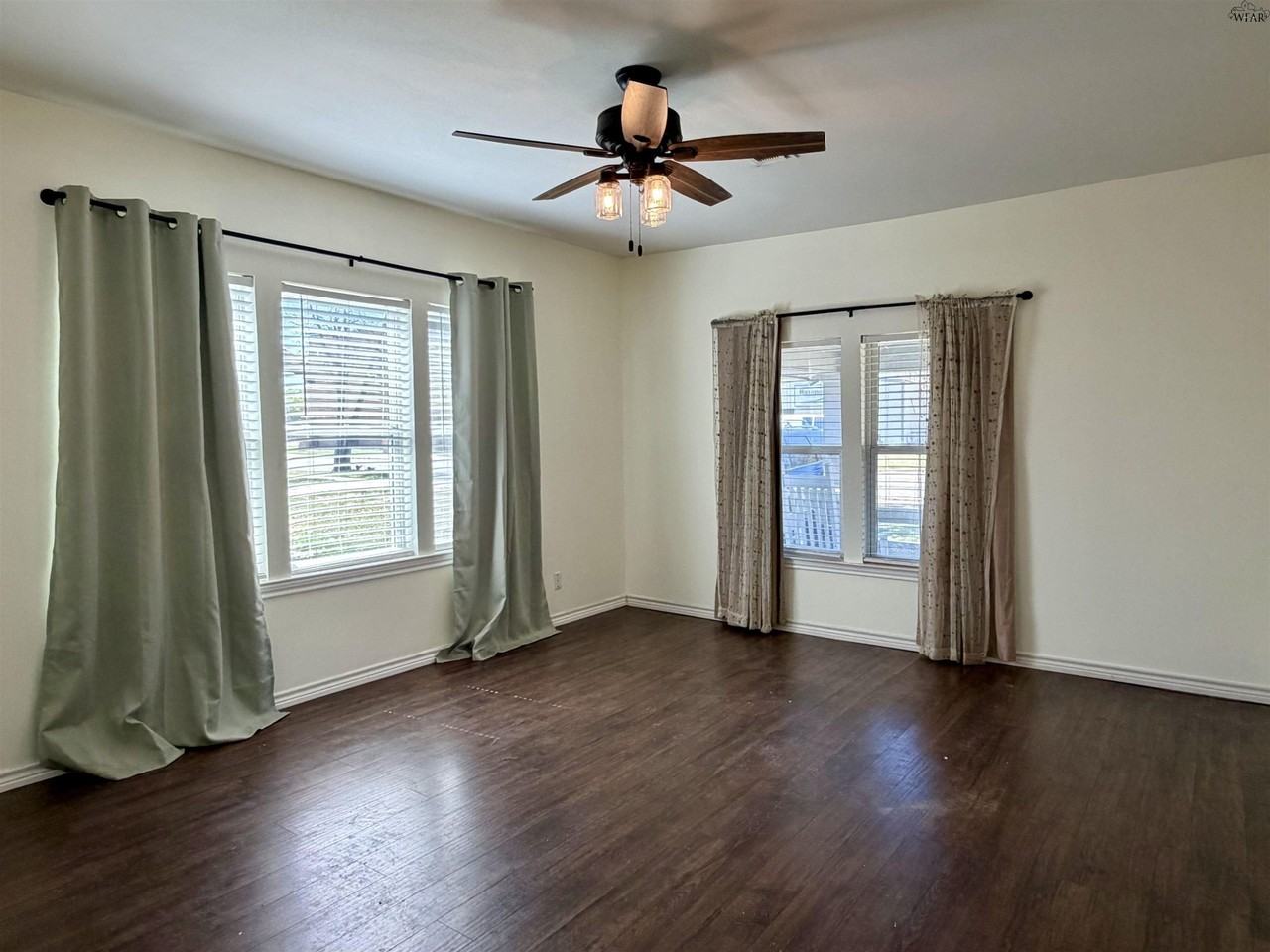 2309 Grant St - Photo 6 of 11