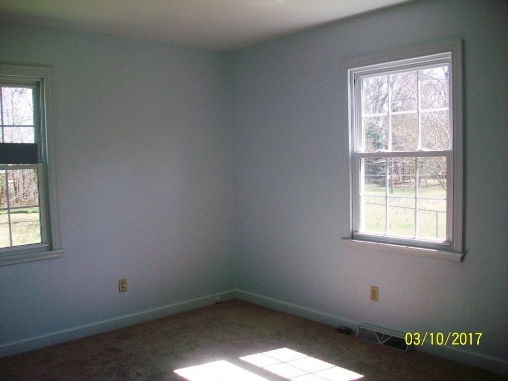 2040 Corinth Dr - Photo 3 of 10