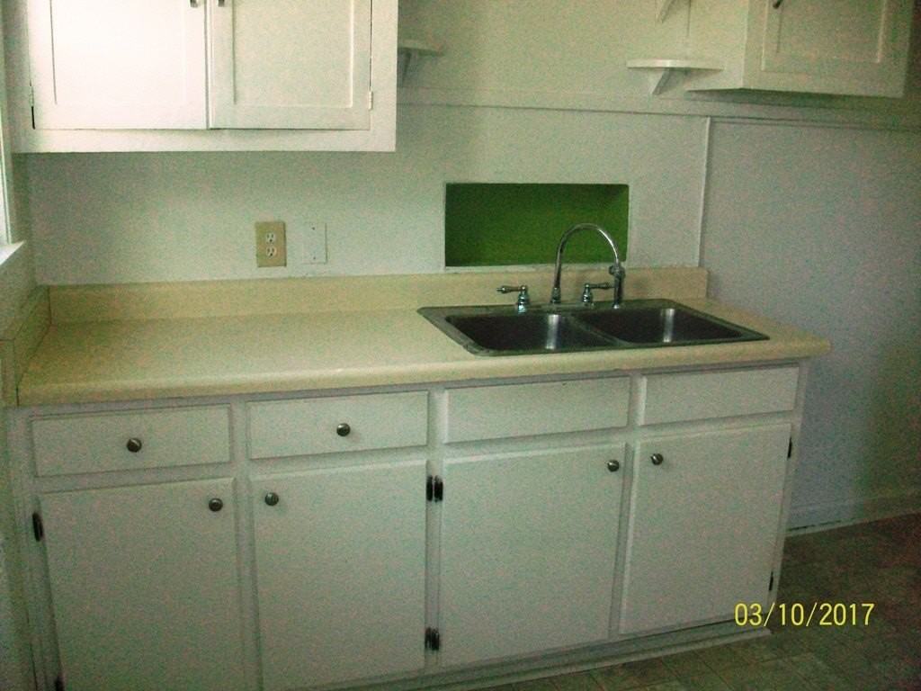 2040 Corinth Dr - Photo 7 of 10