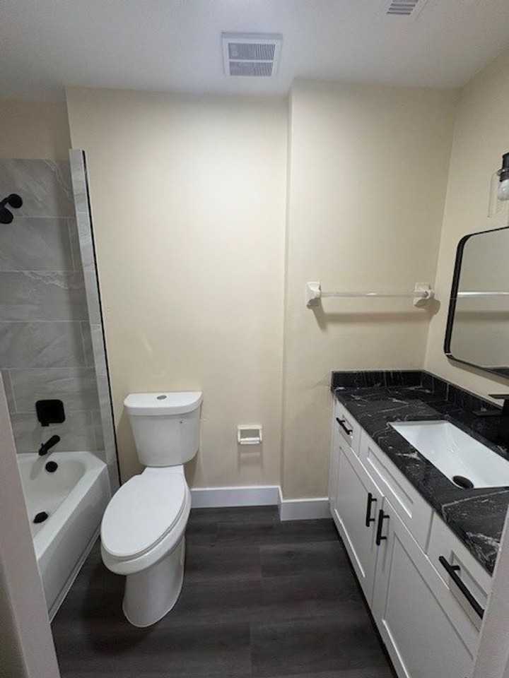 12058 Tift Cir - Photo 2 of 15