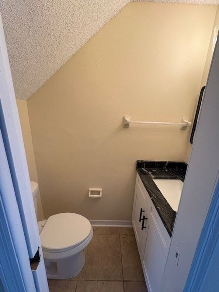 12058 Tift Cir - Photo 5 of 15