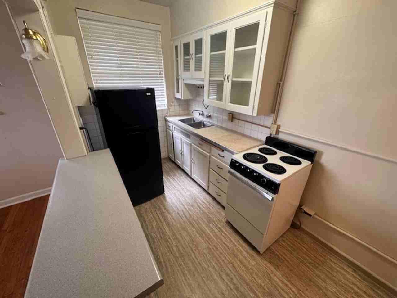 1428 West 10th - Photo 5 of 31