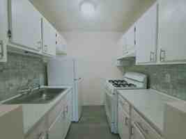 featured image of 140 Grove St #6