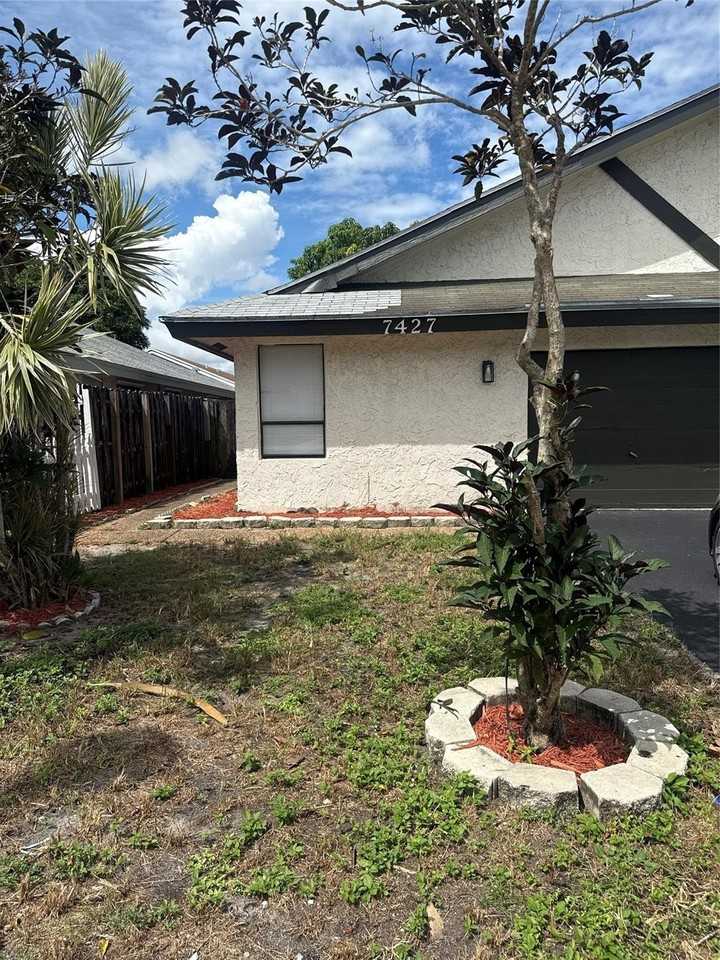 7427 Sw 13th St - Photo 2 of 49