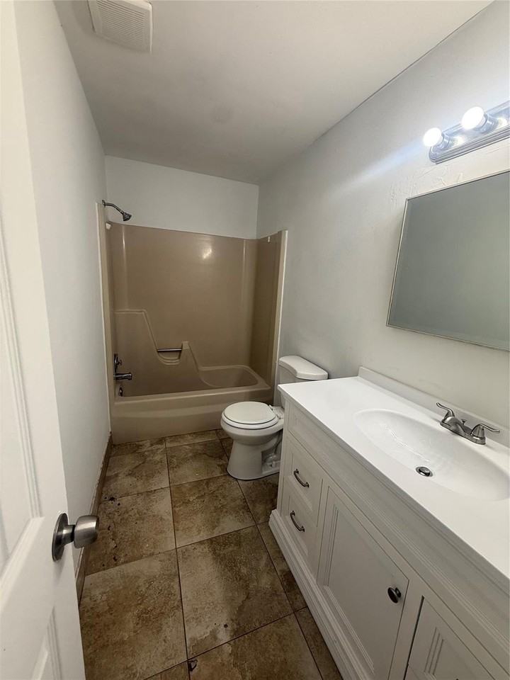 7427 Sw 13th St - Photo 7 of 49