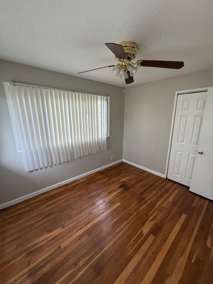 8921 Dever Dr - Photo 5 of 17