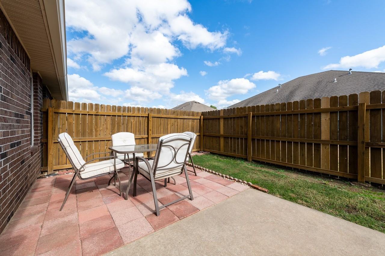 1582 N Willowbrook Dr - Photo 2 of 27