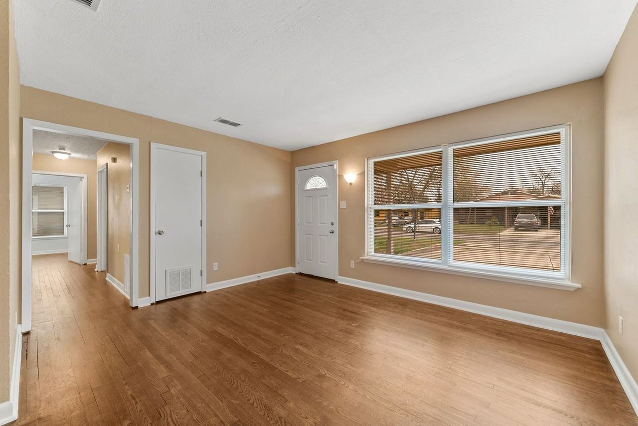 615 Burwood Ln - Photo 6 of 33