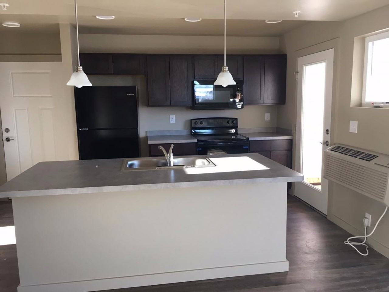 4815 Golden Gate Ave - Photo 6 of 21