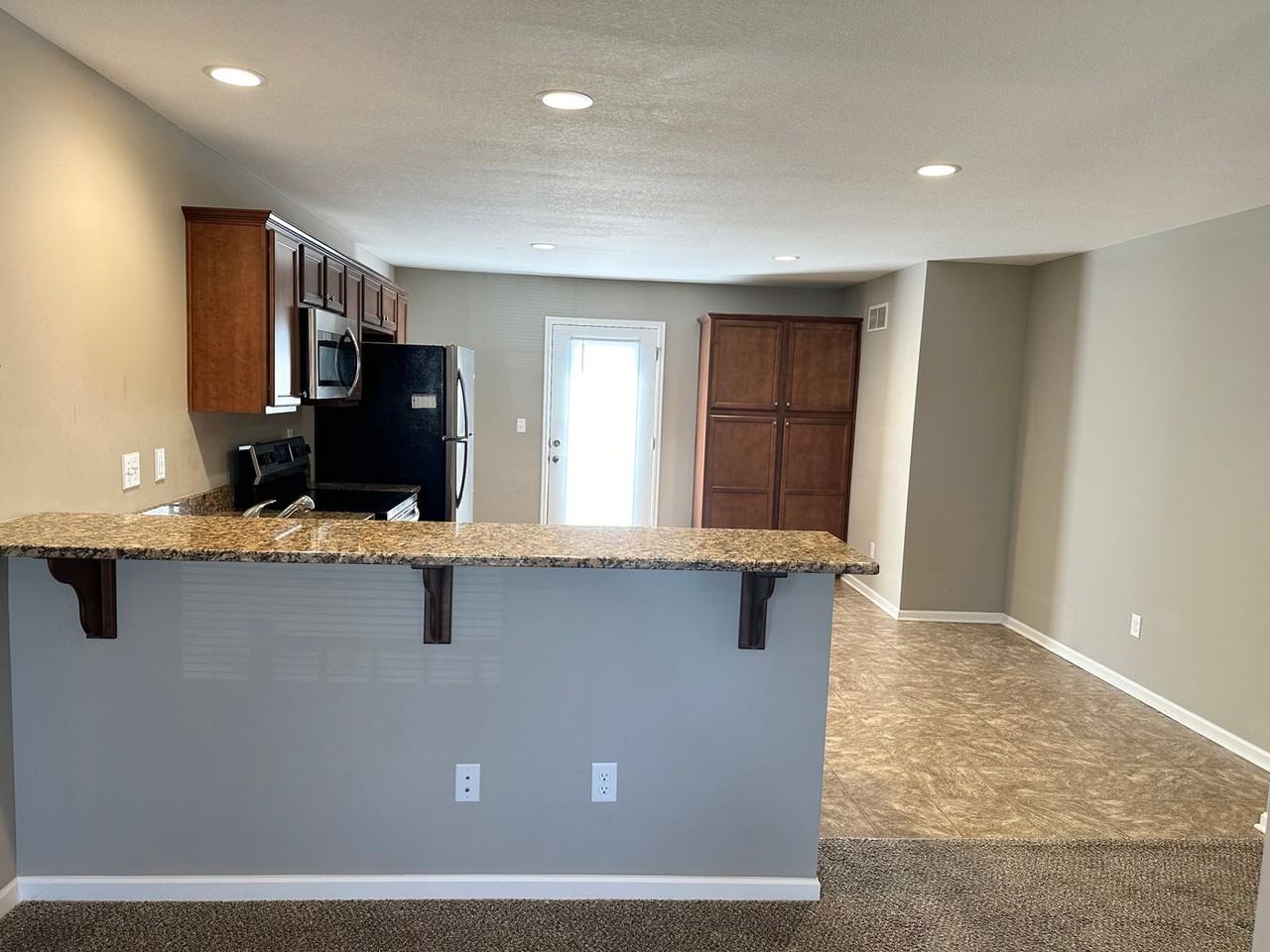 8221 Maple Ct - Photo 5 of 17